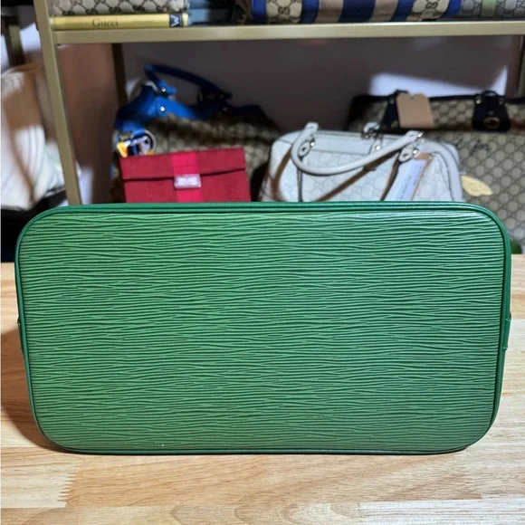 Green Louis Vuitton Alma Handbag - Picture 9 of 14